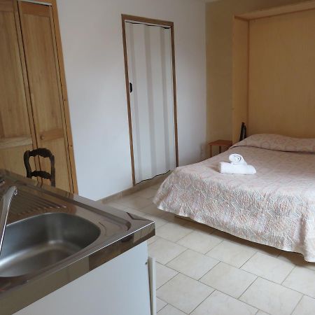 Cafe De La Place Gite & Chambres D'Hotes "Lou Pastre" Lanuéjols Eksteriør billede