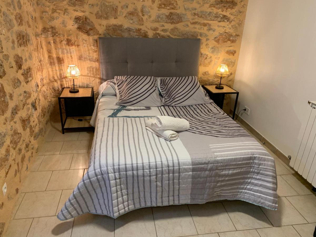 Cafe De La Place Gite & Chambres D'Hotes "Lou Pastre" Lanuéjols Eksteriør billede