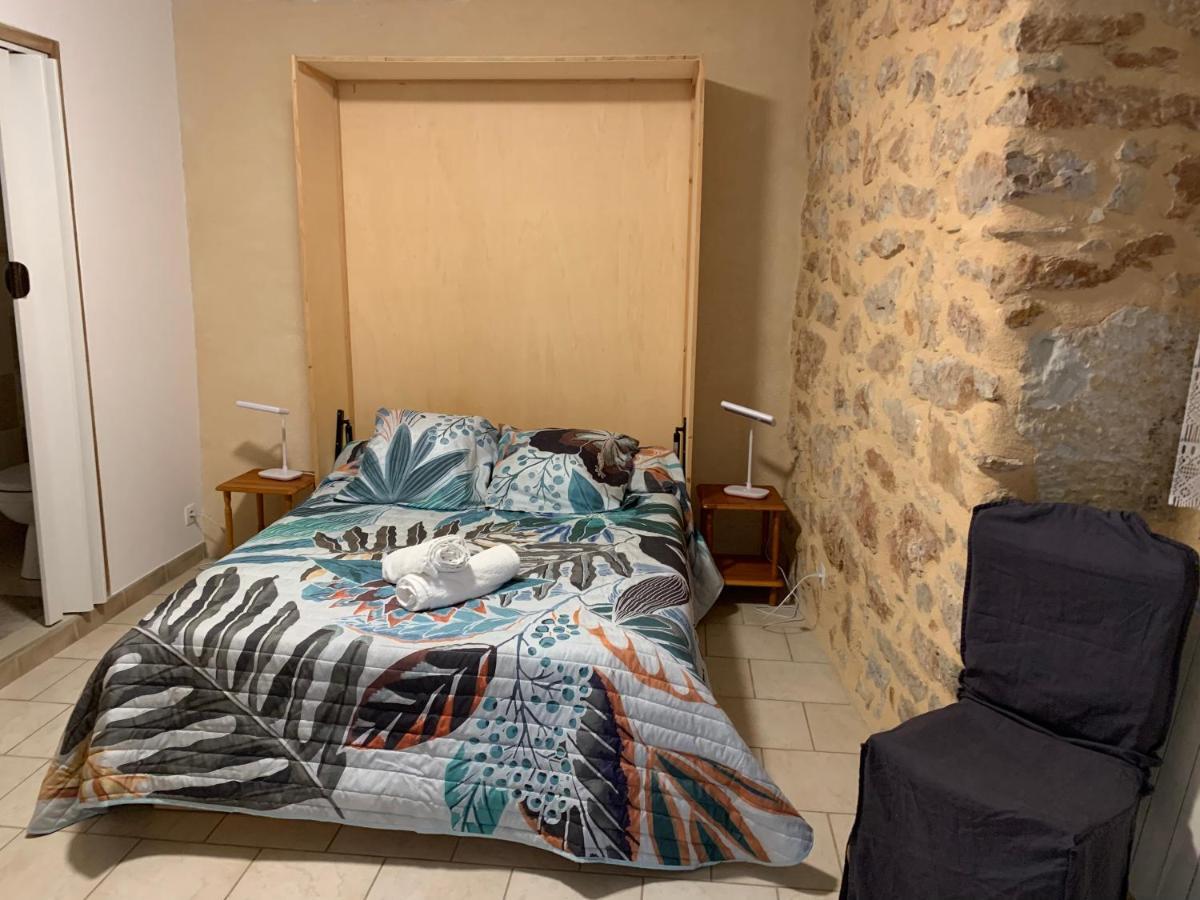 Cafe De La Place Gite & Chambres D'Hotes "Lou Pastre" Lanuéjols Eksteriør billede