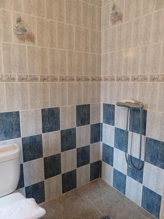 Cafe De La Place Gite & Chambres D'Hotes "Lou Pastre" Lanuéjols Eksteriør billede