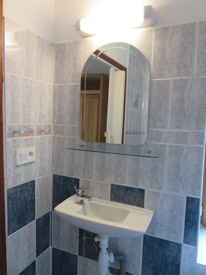 Cafe De La Place Gite & Chambres D'Hotes "Lou Pastre" Lanuéjols Eksteriør billede