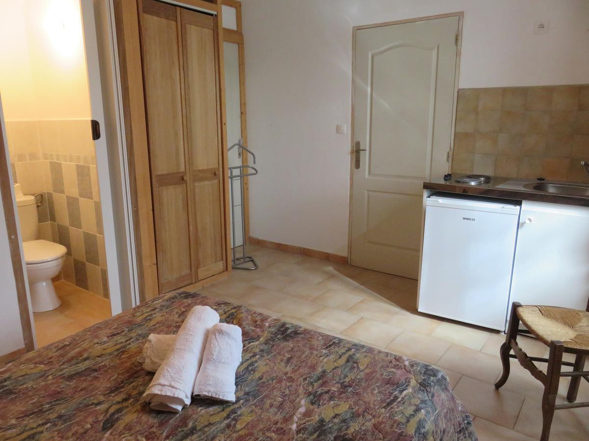 Cafe De La Place Gite & Chambres D'Hotes "Lou Pastre" Lanuéjols Eksteriør billede